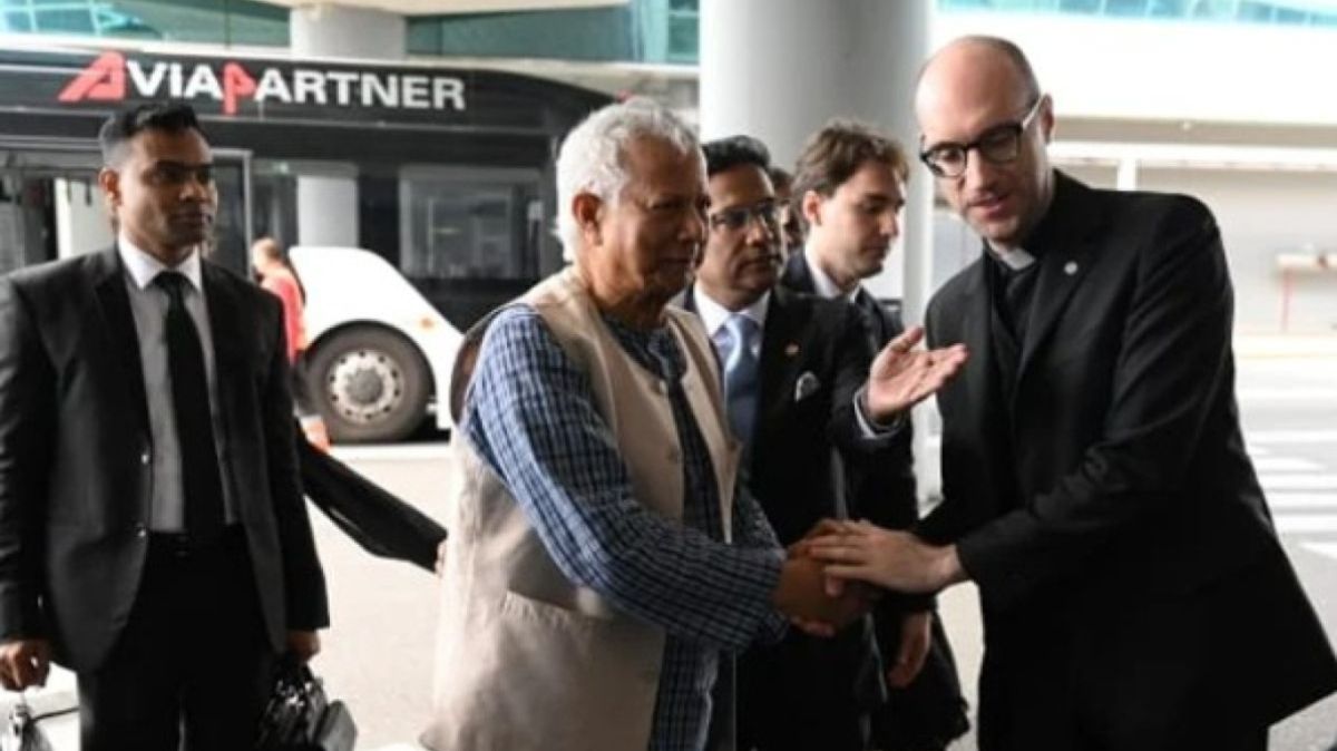 প্রধান উপদেষ্টা রোমে পৌঁছেছেন