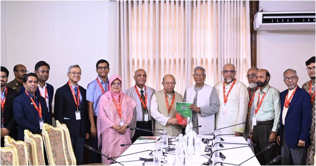 প্রধান উপদেষ্টার কাছে স্বাস্থ্য বিষয়ক সংস্কার কমিশনের প্রতিবেদন জমা 