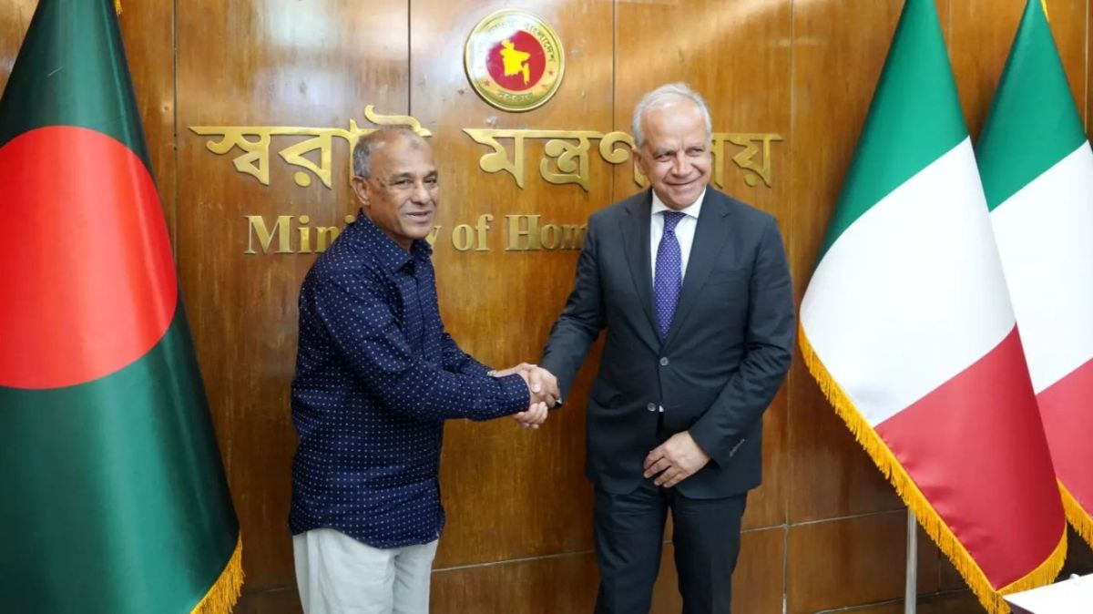বাংলাদেশ থেকে বৈধ পথে আরও কর্মী নিতে আগ্রহী ইতালি: স্বরাষ্ট্র উপদেষ্টা