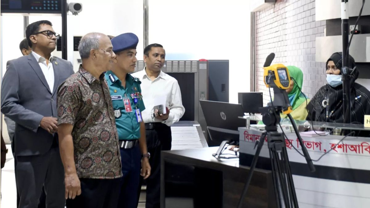 শেখ হাসিনাকে ফেরাতে ইন্টারপোলের মাধ্যমে চেষ্টা চলছে: স্বরাষ্ট্র উপদেষ্টা