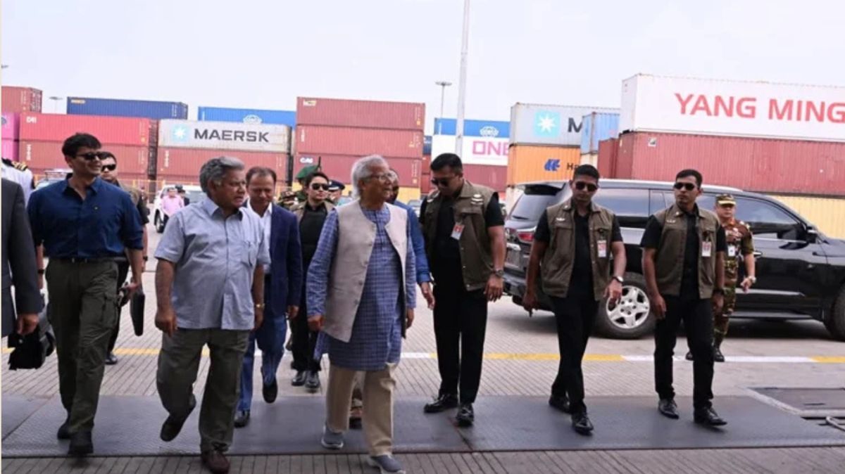 The-chief-adviser-visited-the-port-of-Chittagong