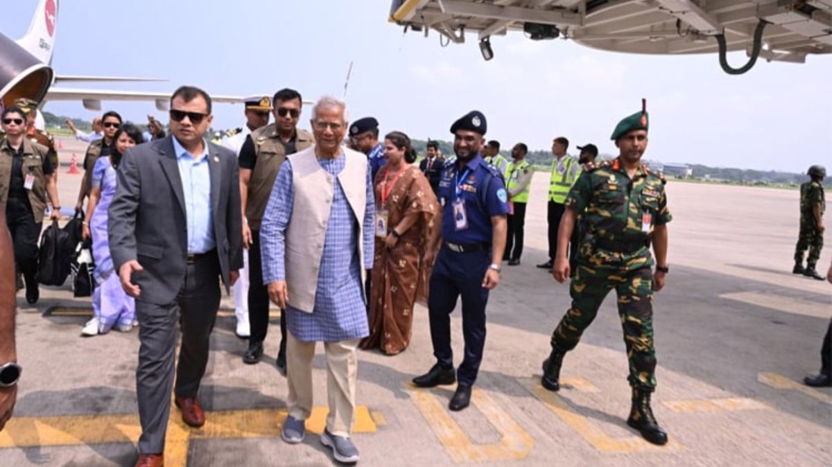প্রধান উপদেষ্টা চট্টগ্রামে পৌঁছেছেন
