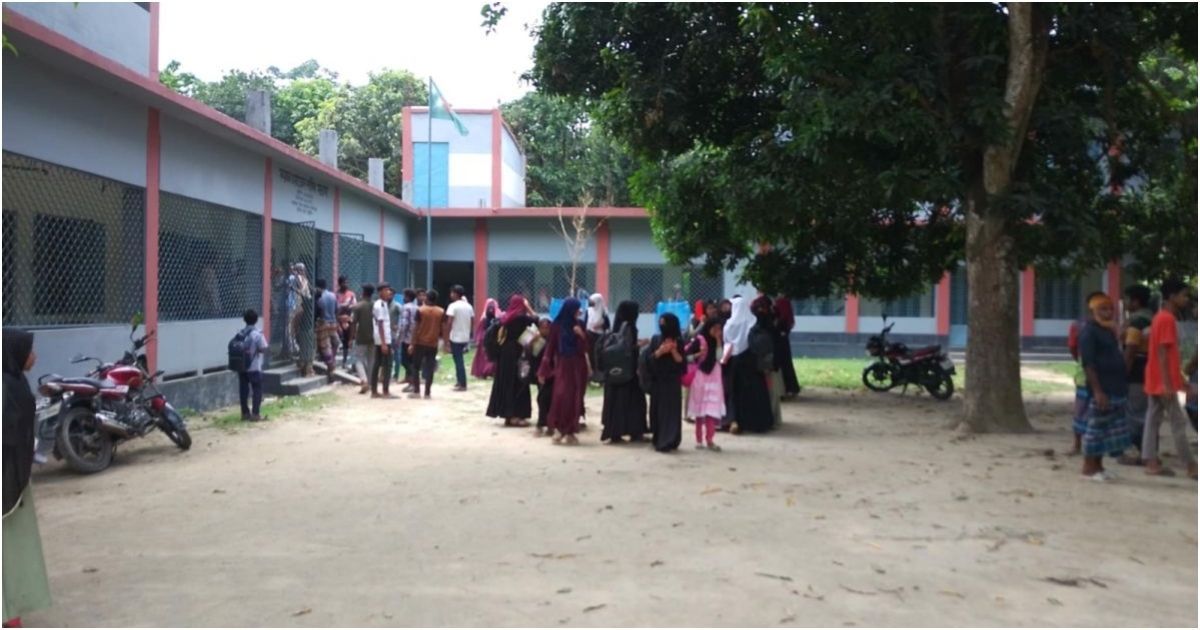 মাদ্রাসা শিক্ষকের বিরুদ্ধে নারী শিক্ষার্থীদের কুপ্রস্তাবের অভিযোগ