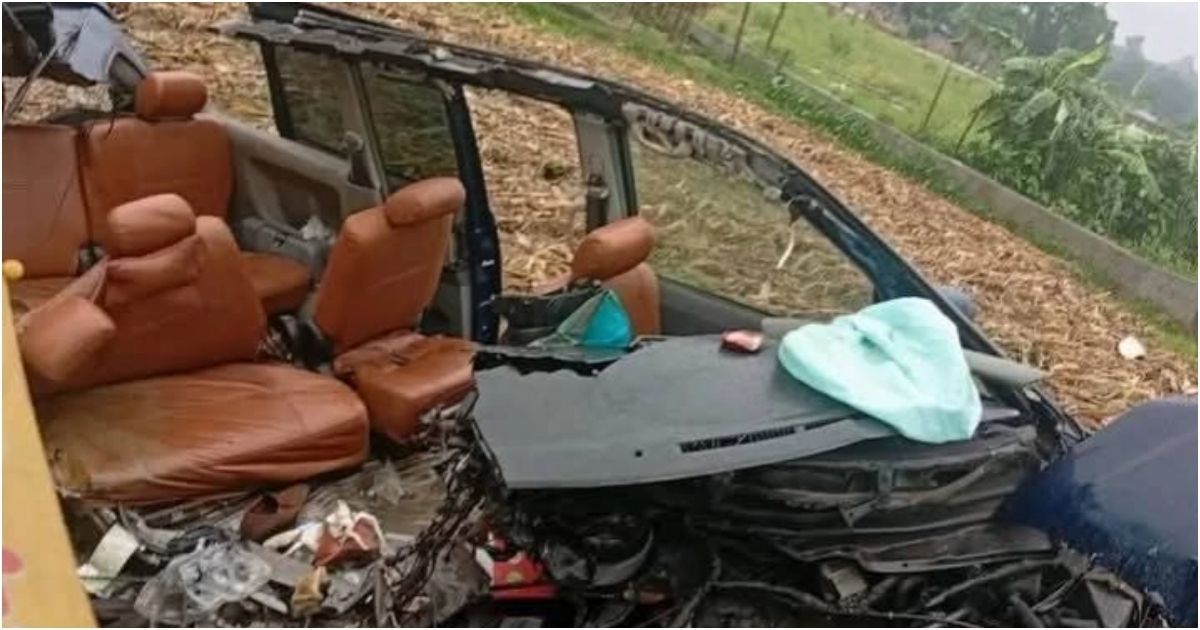 1-injured-in-a-truck-microbus-collision-in-Dinajpur