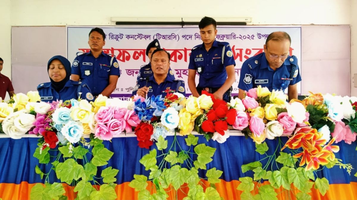 In-Pirojpur-5-candidates-got-a-job-in-the-police-at-Tk-120