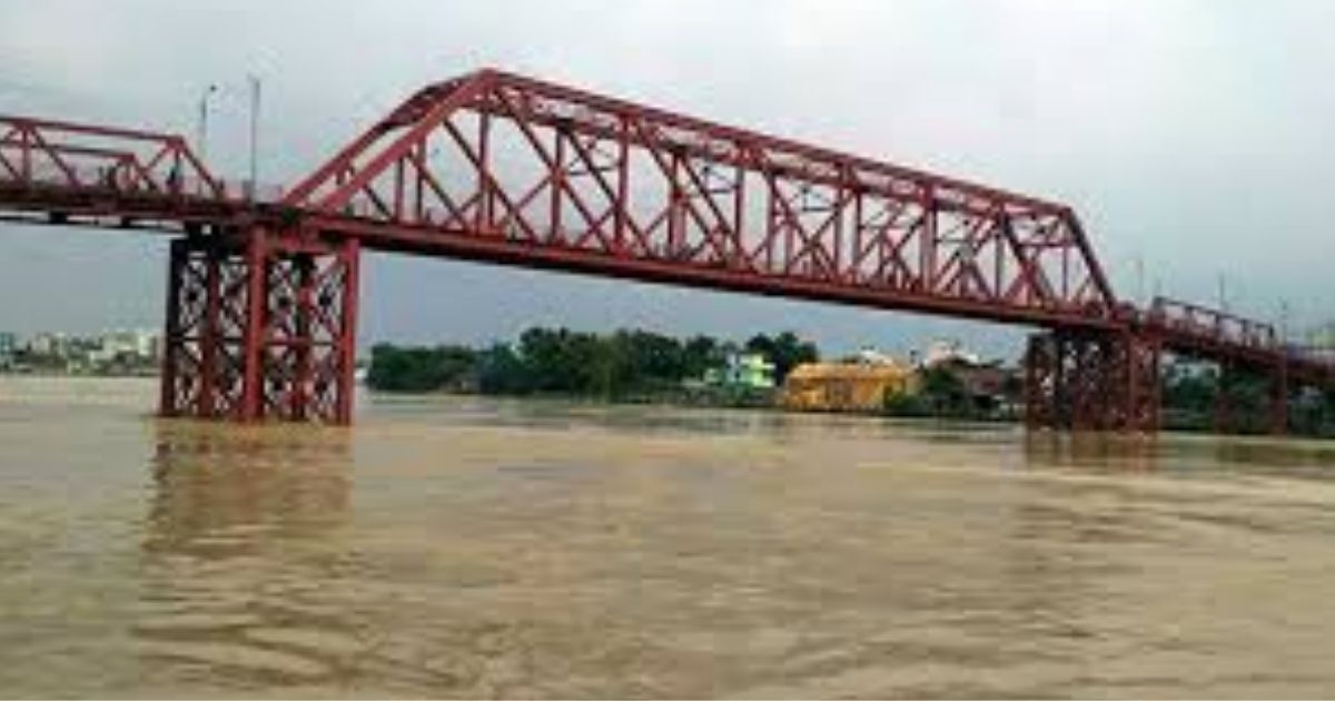 Surma-Kushiyara-at-5-points-of-water-is-above-the-danger-line