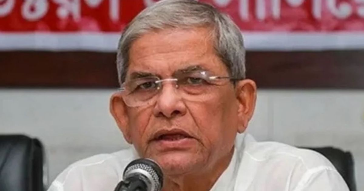 Mirza-Fakhrul-is-returning-home-at-night-after-treatment