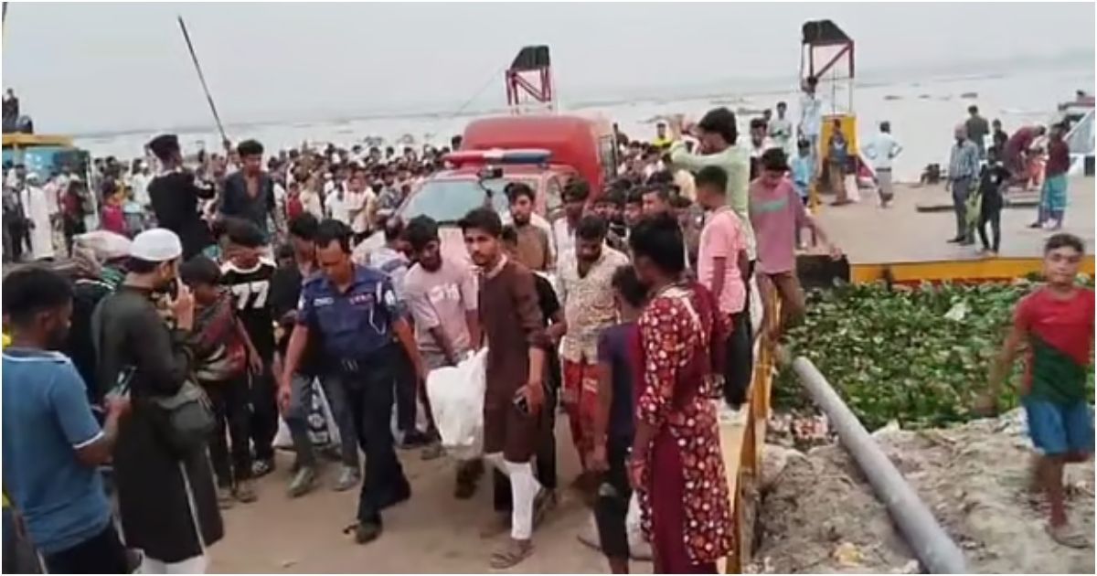 Autorickshaw-from-the-ferry-to-the-river-after-4-hours-in-the-river-recovered-the-body-of-the-mother-in-law