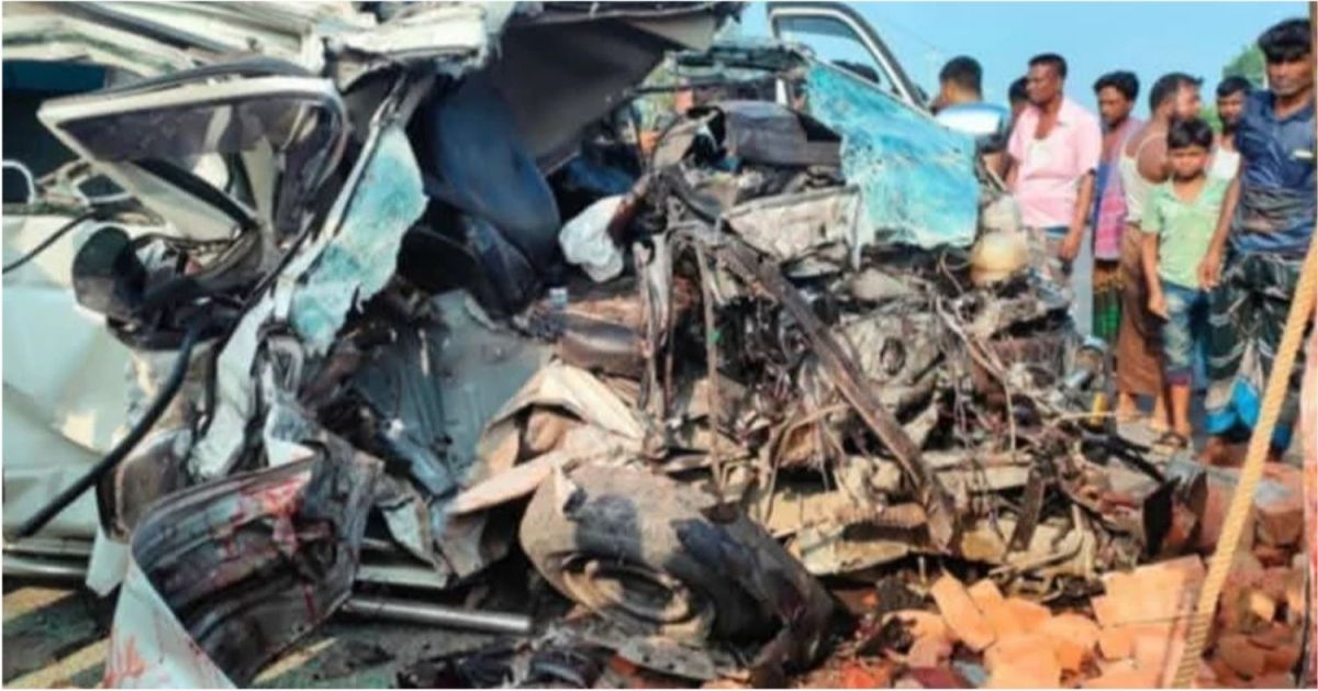 The-driver-was-sleeping-a-helper-while-he-was-killed-in-an-ambulance-accident