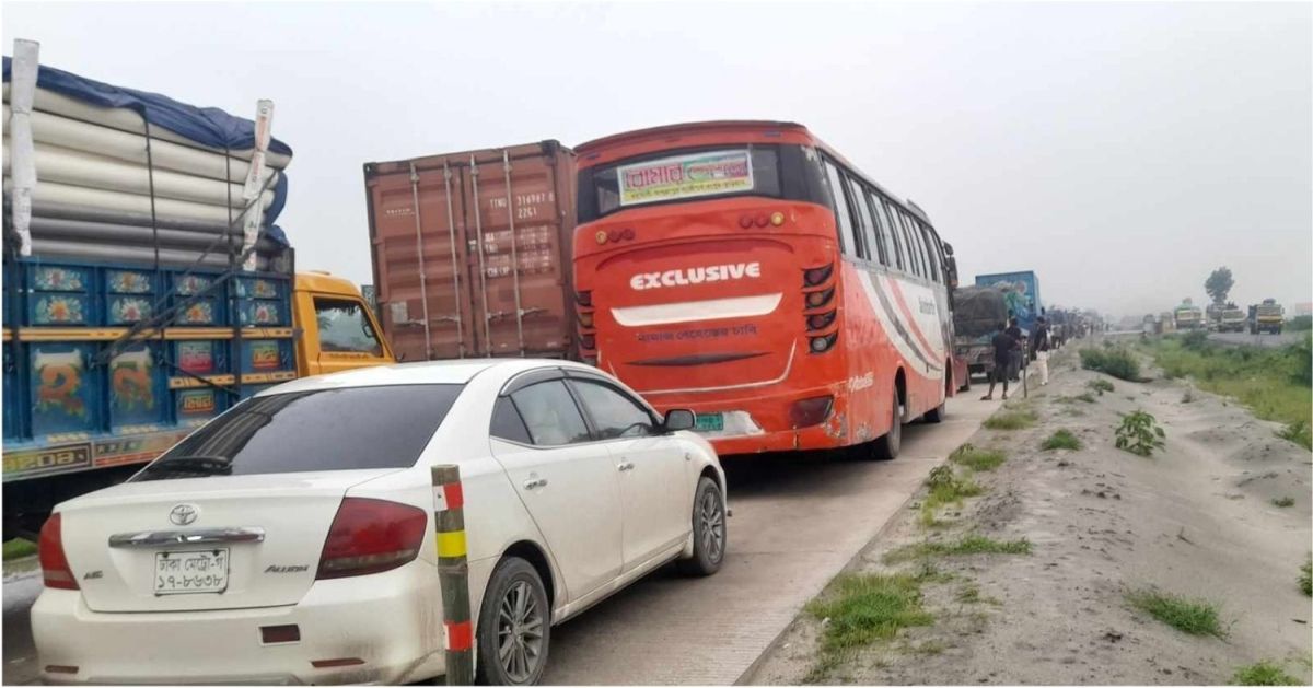 1-km-of-traffic-on-Dhaka-Tangail-Jamuna-highway