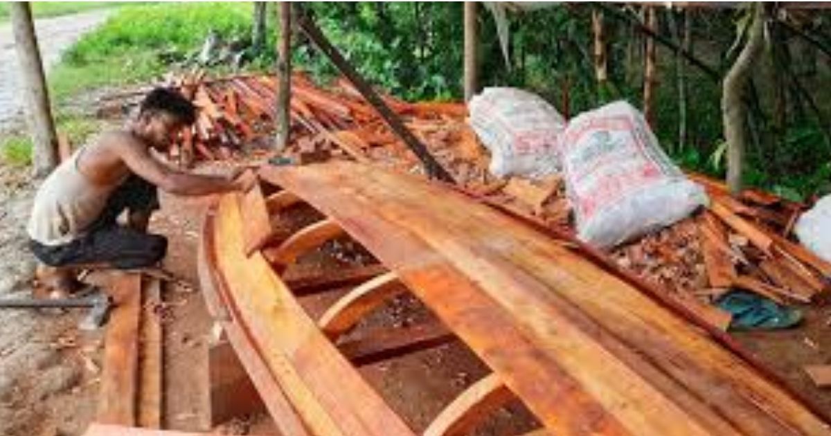 Aurakhali-Bazaar-artisans-are-busy-busy-making-boats