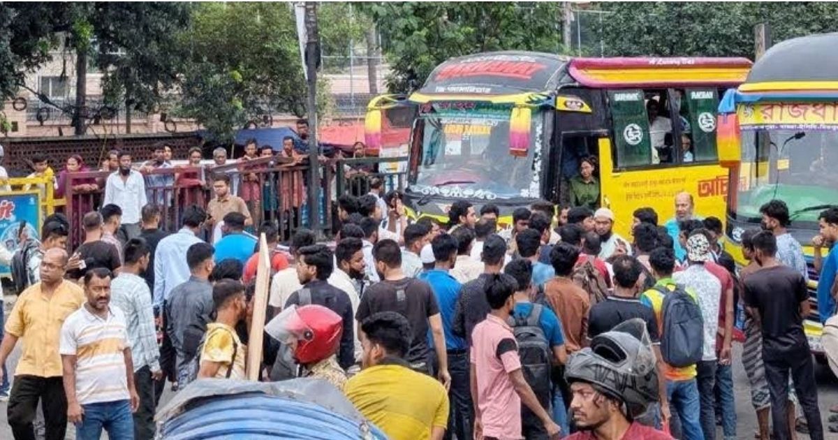 Road-blockade-in-protest-of-the-expulsion-of-20-UIU-students