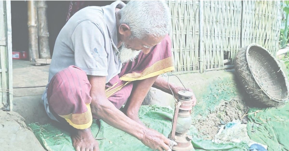 Coppy-lamp-is-the-only-reliance-on-3--year--old-Kashem