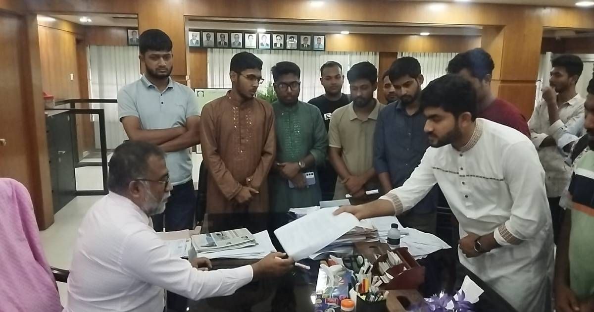 স্বাস্থ্য-ও-পরিবহন-সেবা-উন্নীতকরণের-দাবিতে-ইবি-শিক্ষার্থীদের-স্মারকলিপি