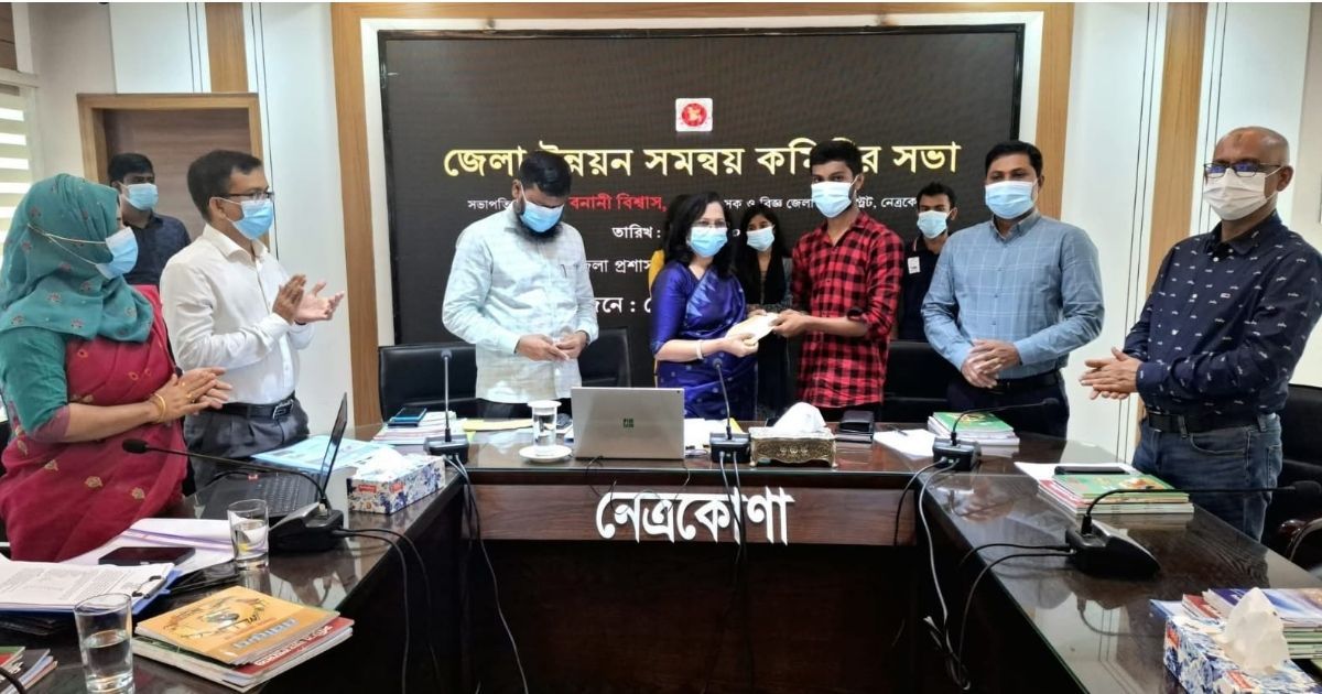Netrokona-District-Administration-gave-economic-assistance-to-four-students 