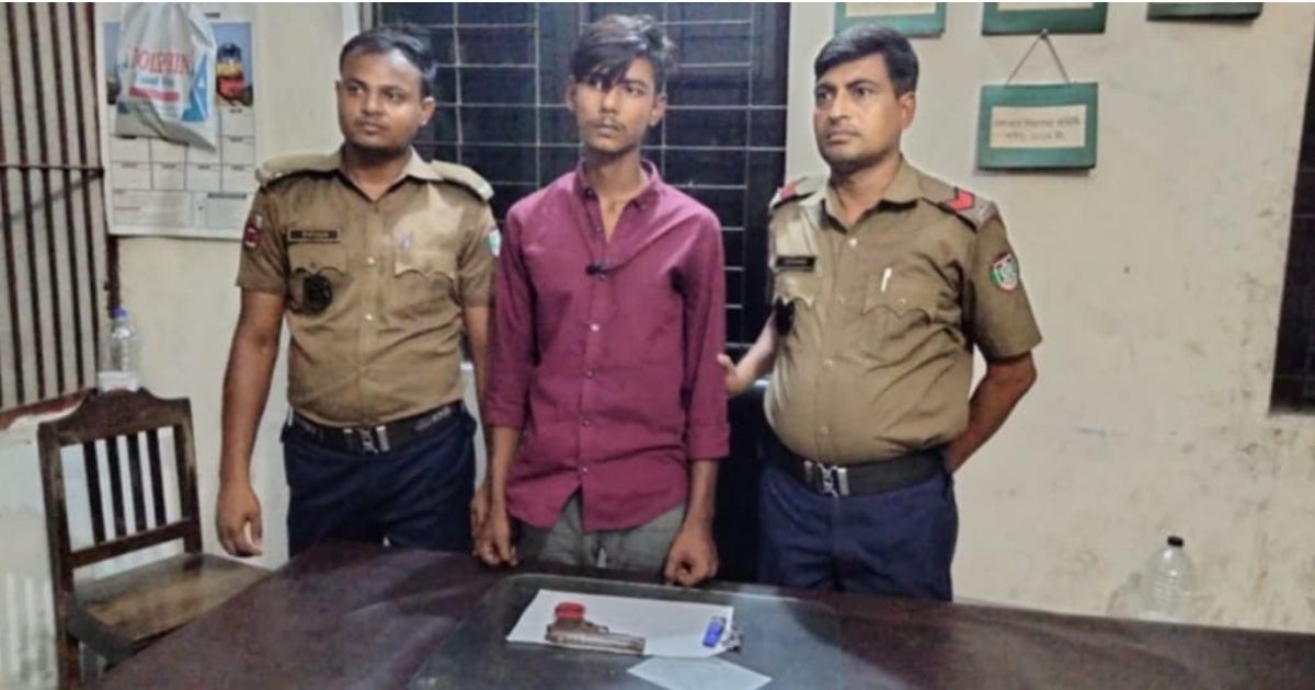 Railway-security-forces-arrested-youth-with-pistols-from-Bhairab-Railway-Station