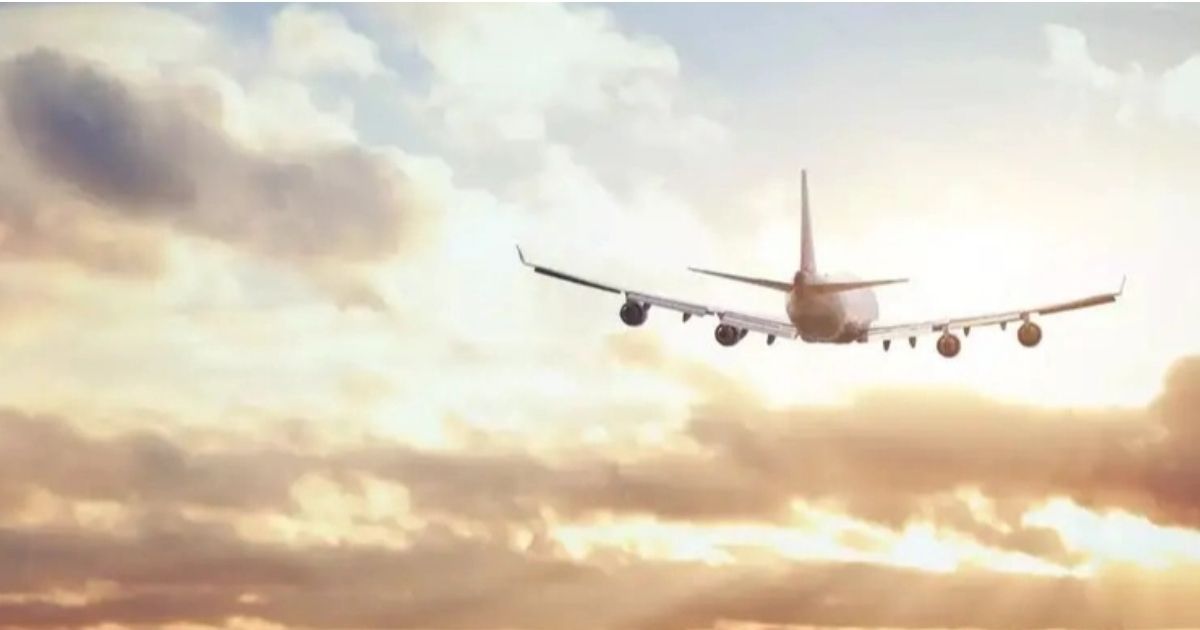 Airplane-in-the-Middle-East-is-normal