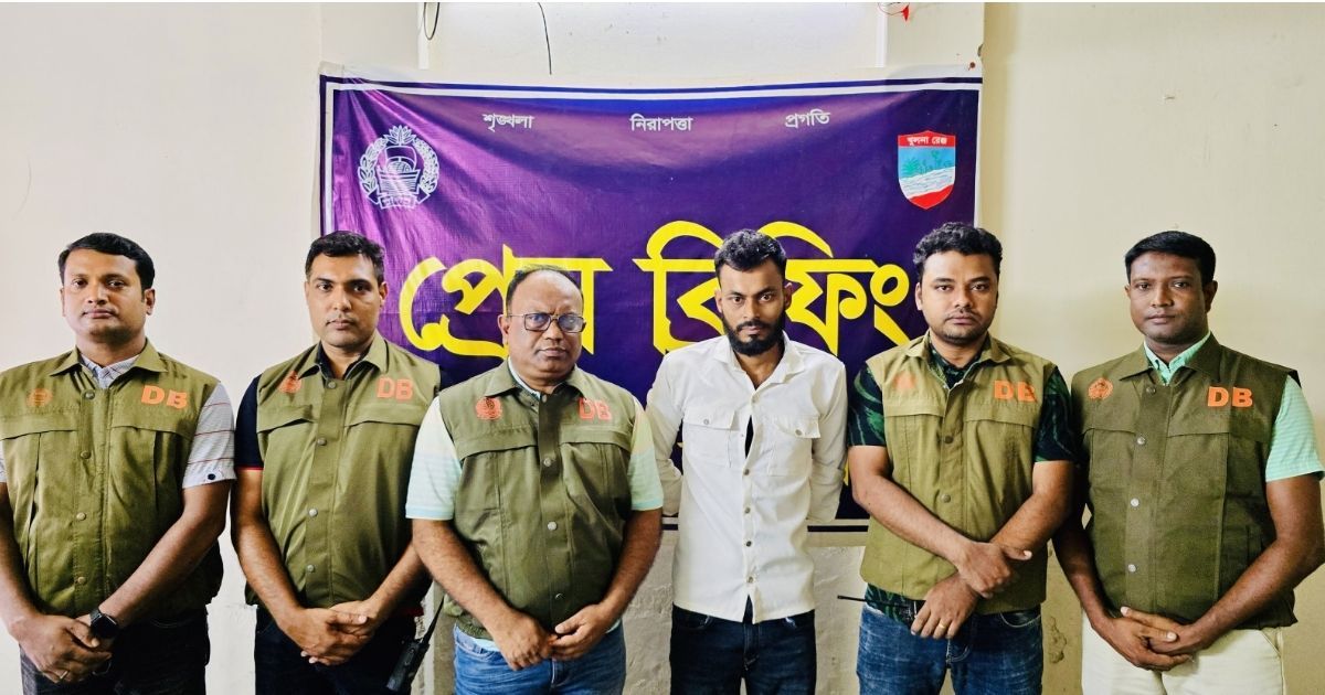 Seized-the-absconding-dollar-of-2-dozen-cases-in-Jessore
