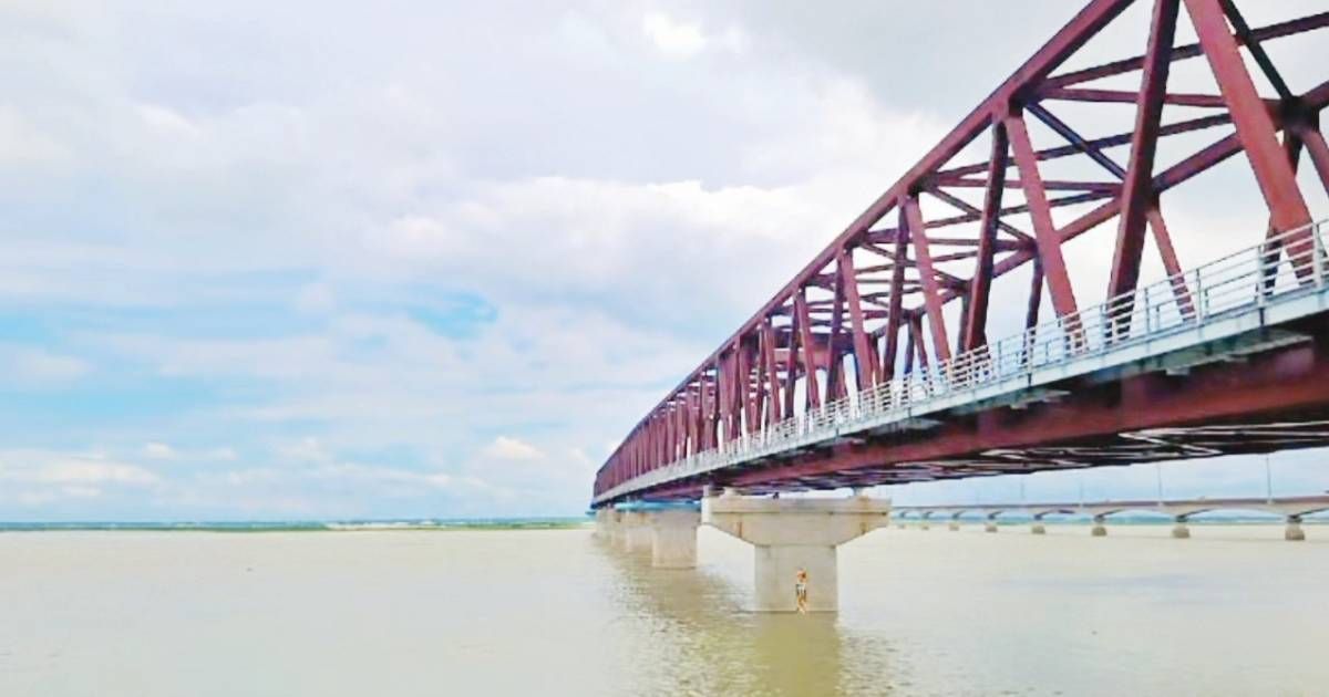 Water-is-increasing-in-the-Jamuna-River