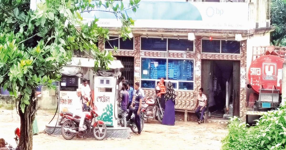 No-Helmet-No-Fuel-is-not-obeying-instructions