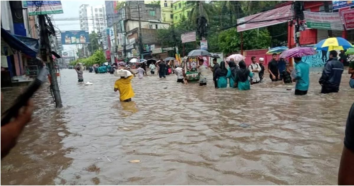 টানা বর্ষণে ডুবেছে ফেনী শহর, ভেঙেছে মুহুরীর বাঁধ