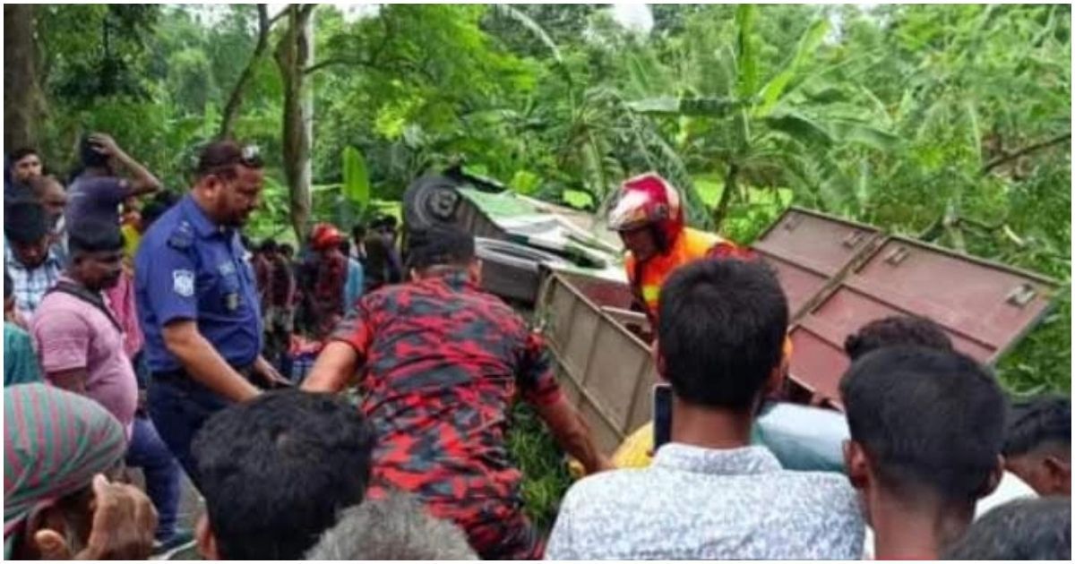 Magura-was-killed-in-a-bus-collision-with-a-van-driver-and-injured