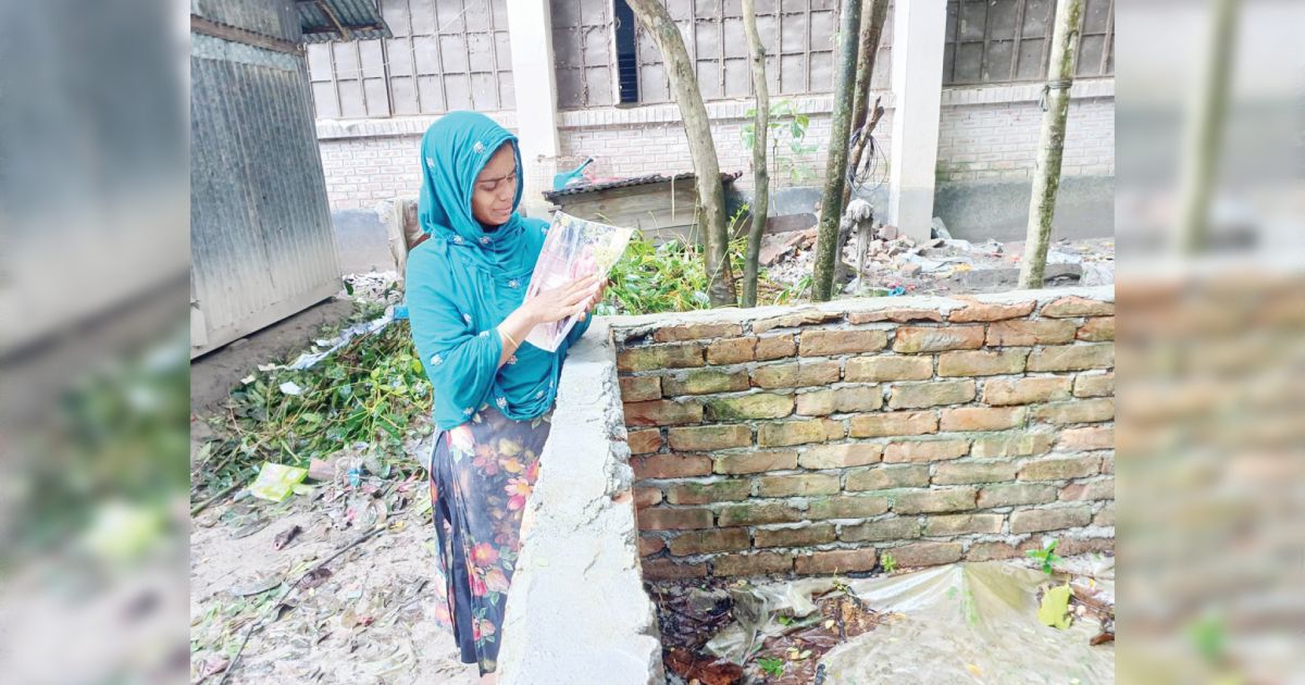 শহীদ-সাগরের-স্মৃতি-মনে-করে-কবরে-ছুটে-যান-মা-এখনো-বাকরুদ্ধ-বাবা
