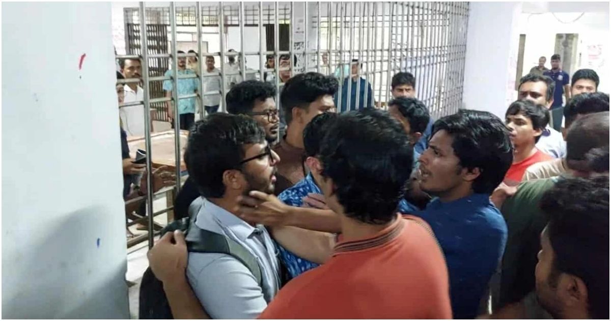 শিক্ষকদের-ওপর-হামলা-এবার-ভবনে-তালা-দেওয়ার-হুঁশিয়ারি-জবি-শিক্ষার্থীদের