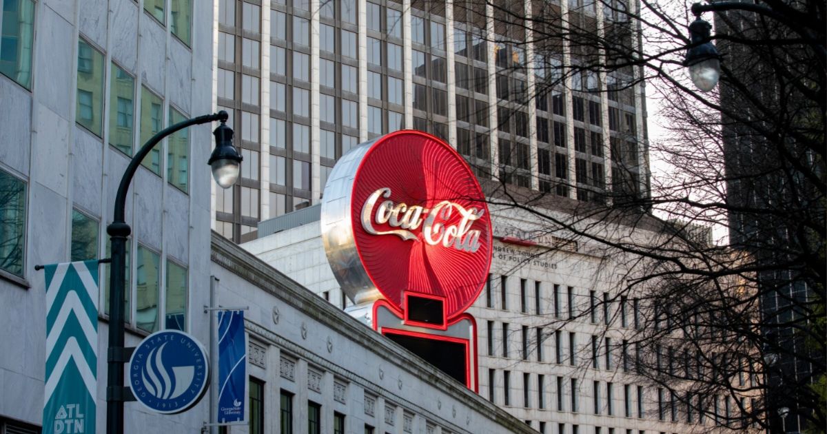 Coca-Colas-decision-to-use-sugarcane-sugar-in-the-United-States-on-Trumps-announcement