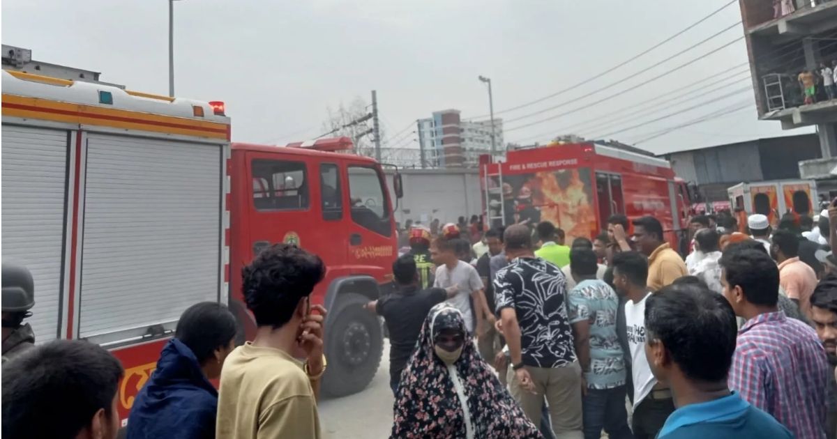 Air-Force-training-aircraft-crashed-in-Uttara