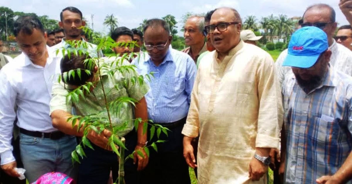 Tree-planting-program-on-the-occasion-of-the-anniversary
