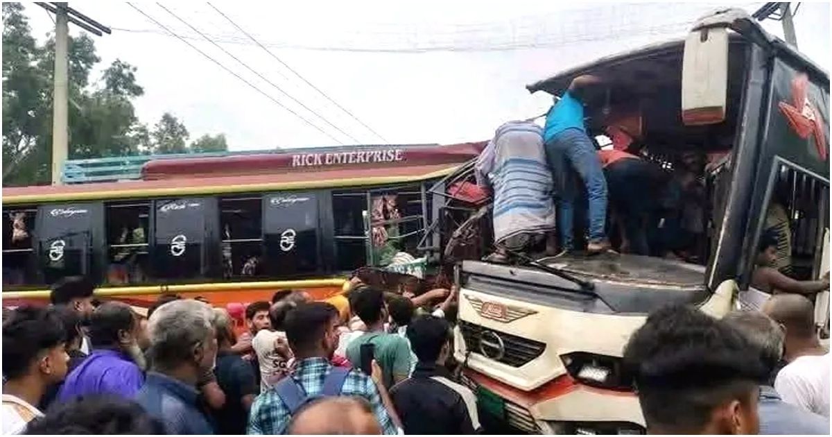 Two-buses-were-injured-in-two-buses-in-Faridpur