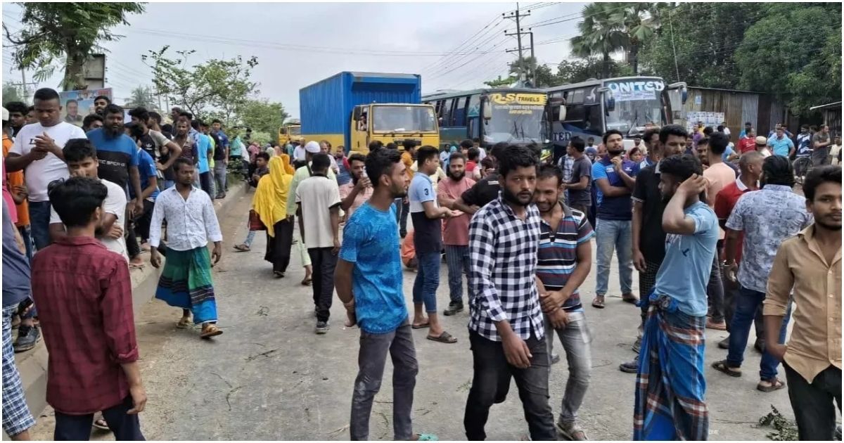 গাজীপুরে-মহাসড়ক-অবরোধ-করে-শ্রমিকদের-বিক্ষোভ-পুলিশের-সঙ্গে-সংঘর্ষ
