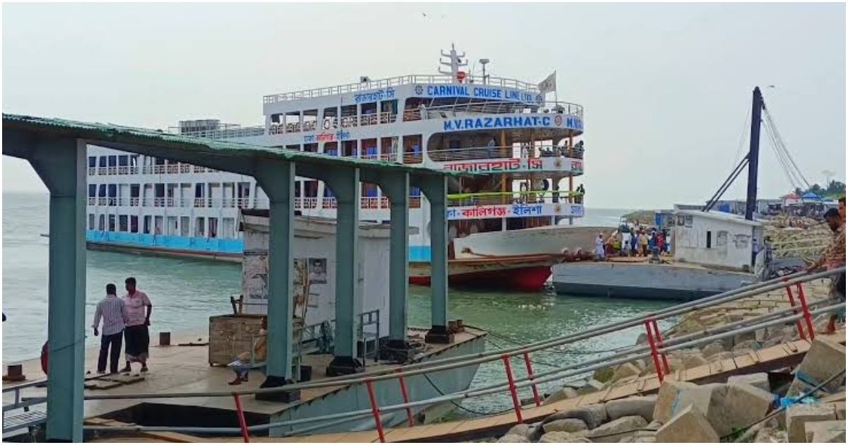 ৩ দিন বন্ধ থাকার পর, ভোলার নৌপথে লঞ্চ চলাচল শুরু  