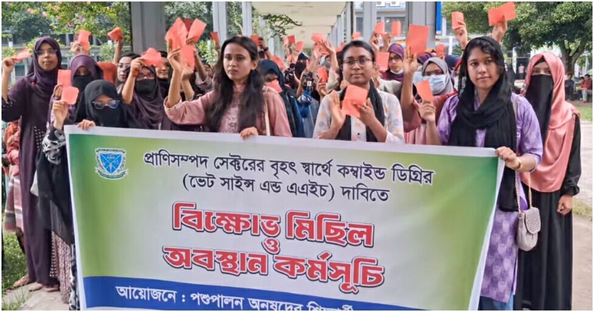 Students-of-the-Faculty-of-Animal-Husbandry-showed-the-red-card