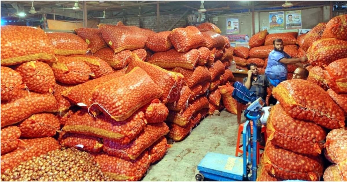 There-is-no-shortage-of-onion-in-Khulna-but-the-price-is-high