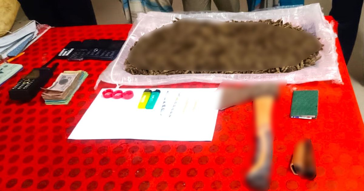 সরিষাবাড়ীতে সেনাবাহিনীর অভিযানে ৩ মাদক ব্যবসায়ী আটক