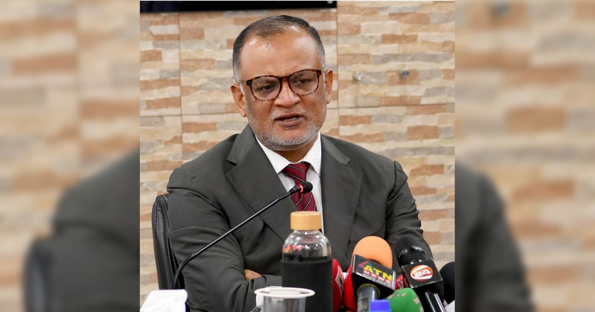 The-target-of-export-of-goods-and-services-in-the-current-fiscal-year-is-and-1-billion