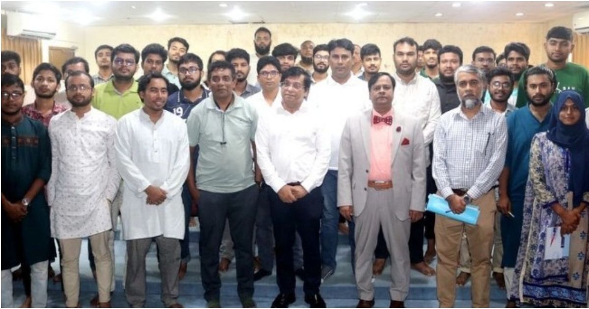 Which-of-the-journalists-was-held-in-Gobiprabi?-Seminar