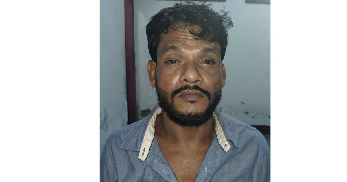 Babul-arrested-in-Boalkhali-with-20-liters-of-alcohol 