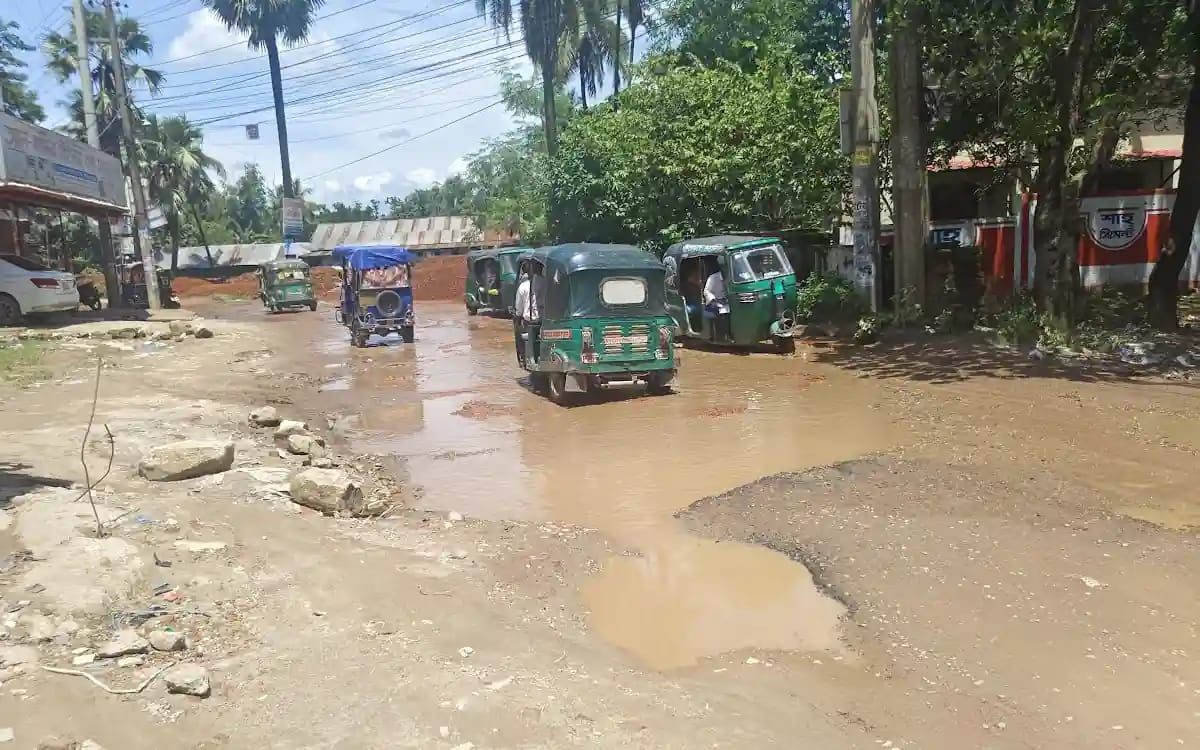 Most-of-the-roads-in-Comilla-metropolis