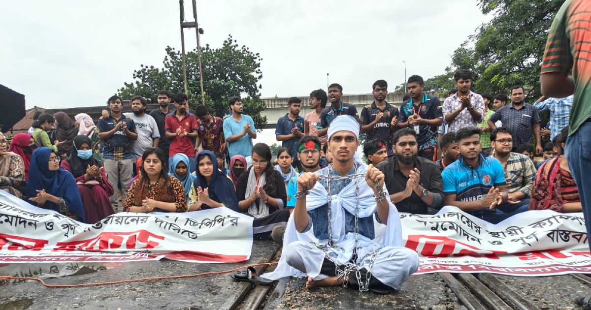 Rabindra-students-stopped-the-Dhaka-Northbang-Railway-for-4-hours