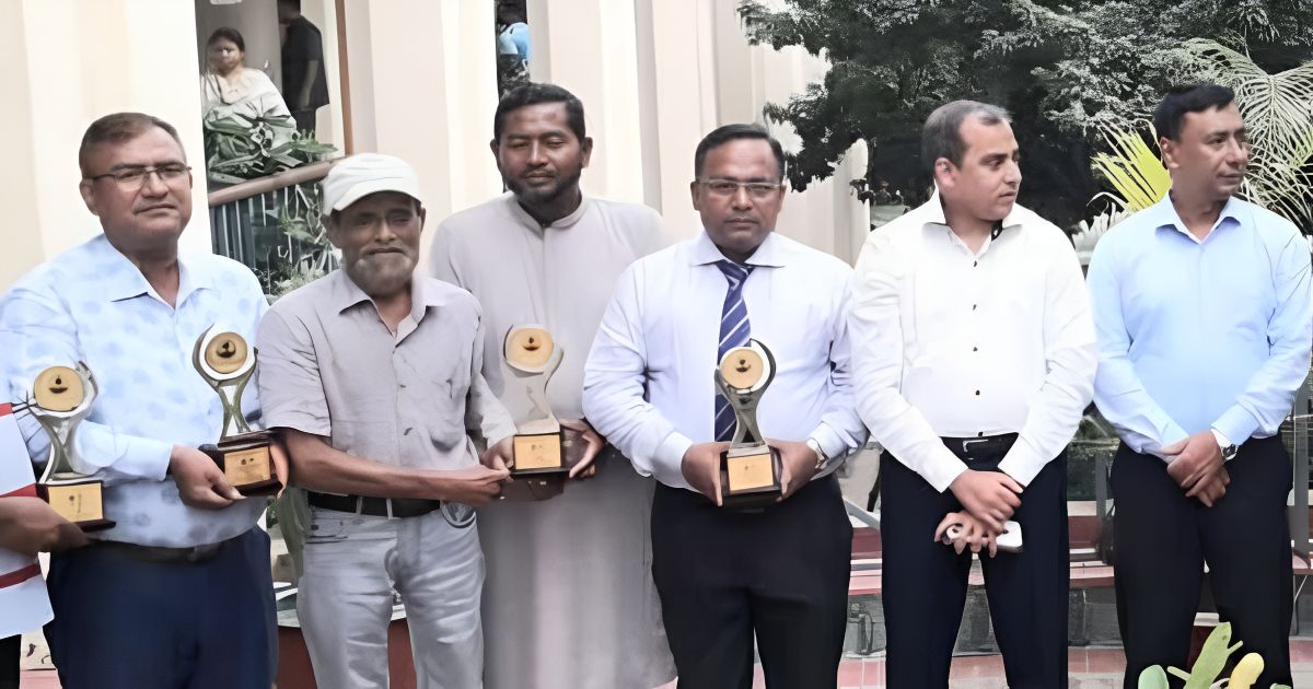 মাগুরায় সবুজ উৎসব -২০২৫ এর বিজয়ীদের মাঝে পদক প্রদান