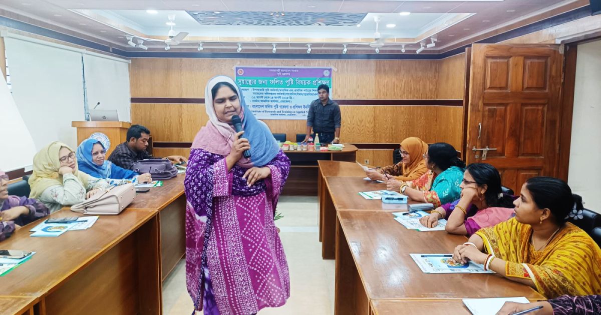 Baratan-in-Netrokona-held-training-on-feeder-for-good-health