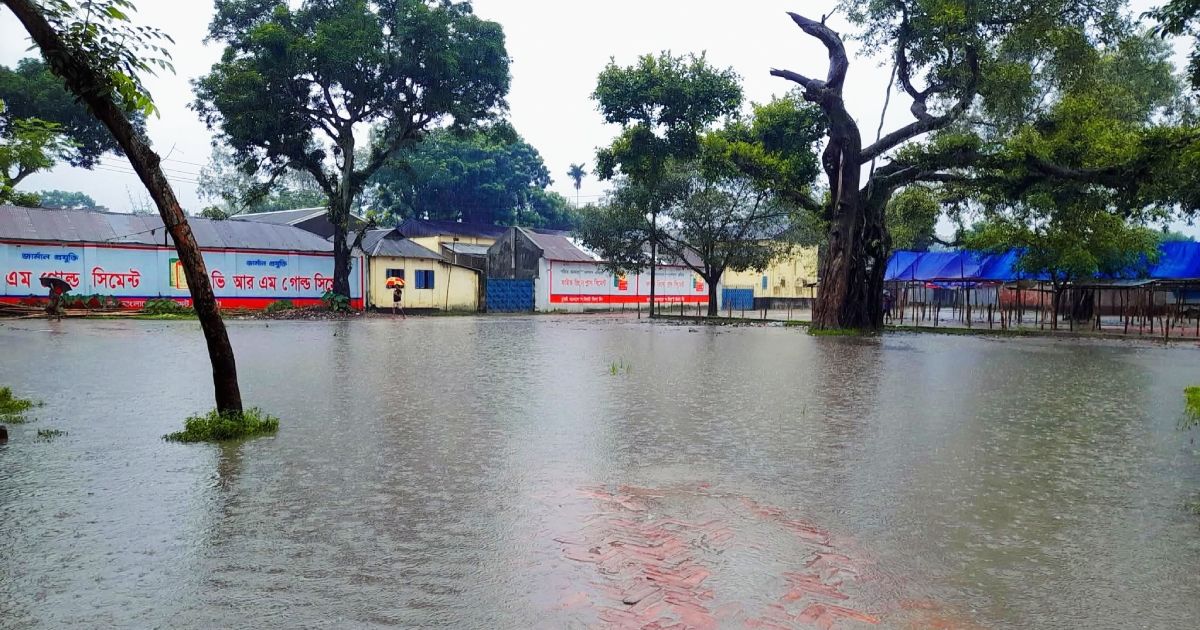 The-Teesta-river-water-is-again-in-the-lower-limits-of-the-lower-flooded-125-families-of-water