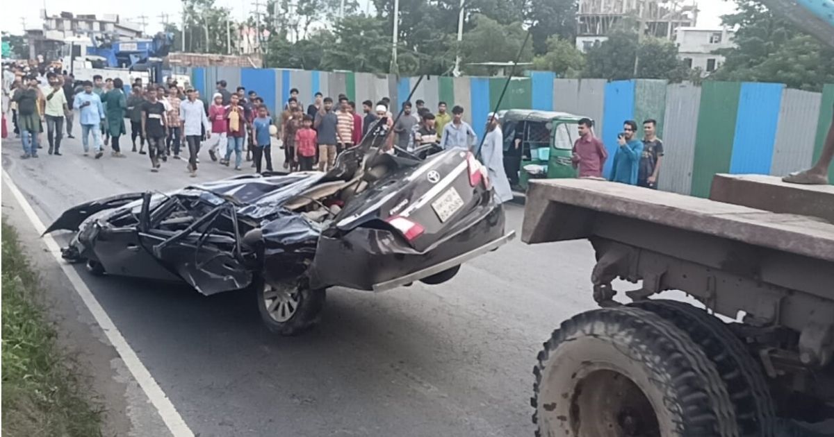 কুমিল্লায় ঢাকা-চট্টগ্রাম মহাসড়কে লরির নিচে চাপা পড়ে একই পরিবারের ৪ জন  নিহত। 