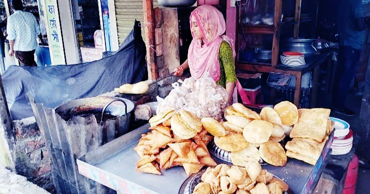 Joypurhat-Nasrin-is-studying-at-the-food-hotel