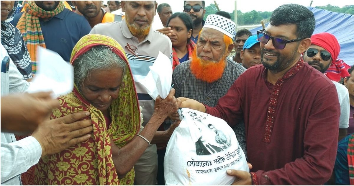 Sharif-Uddin-Jewel-distributes-relief-to-Pani-Bholy-family-in-Daulatpur-in-Kushtia