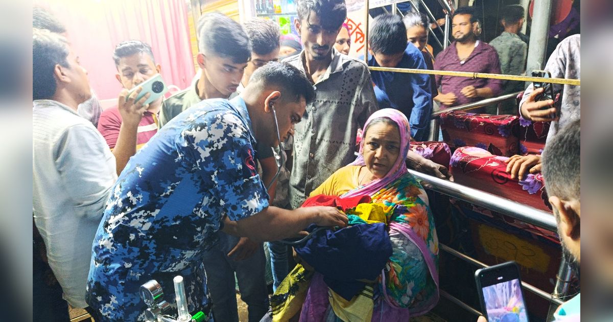 The-Coast-Guard-protects-the-newborn-of-two-days-from-the-passenger-launch-in-Fatula-in-Narayanganj