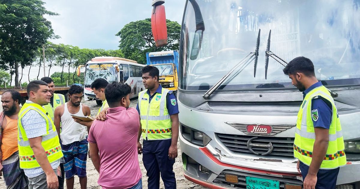 পদুয়ার বাজার ইউটার্নে দুর্ঘটনায় অভিযুক্ত হানিফ পরিবহনের বাস আটক
